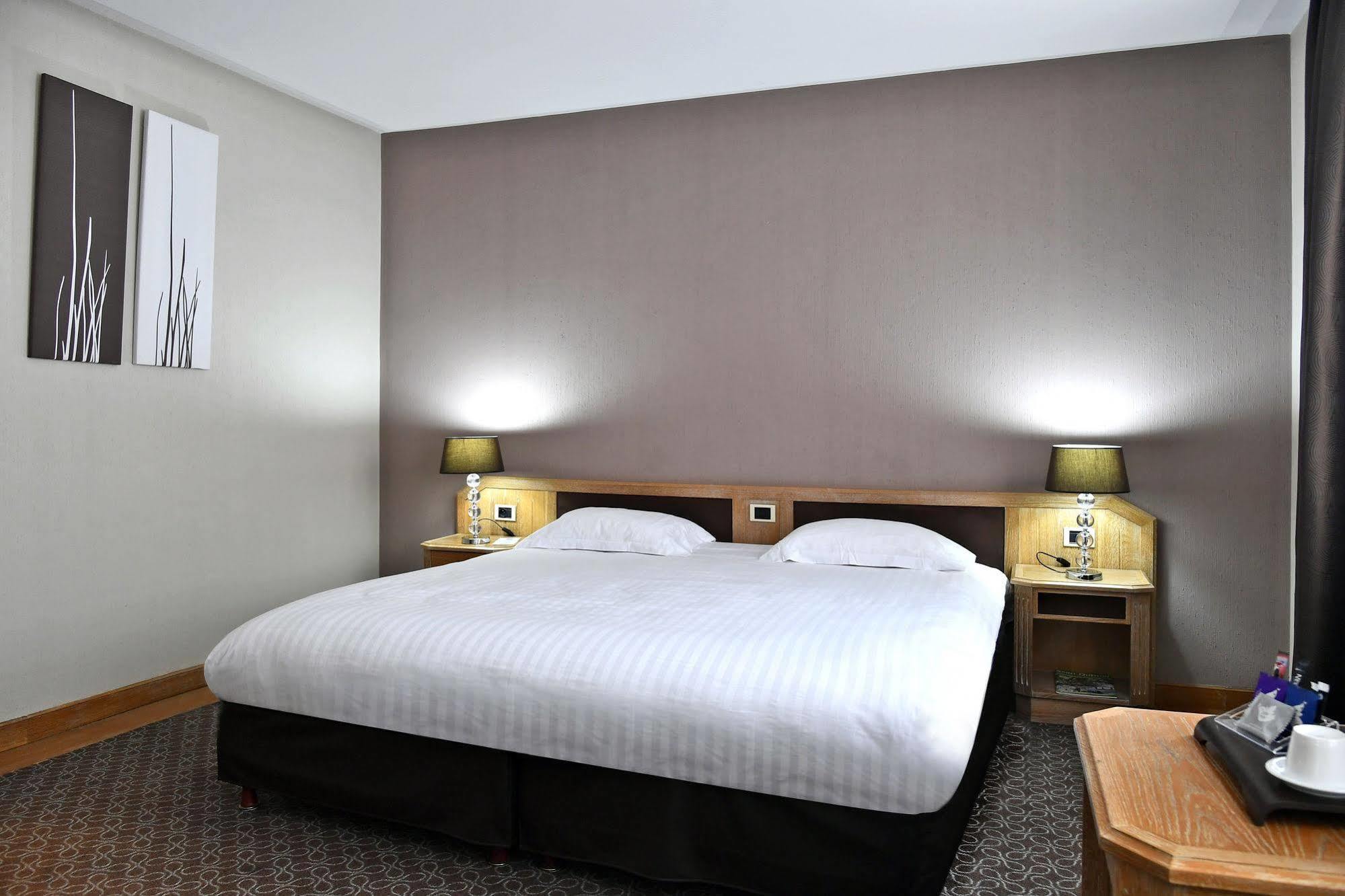 Le Grand Hotel แซ็ง-ก็องแต็ง ภายนอก รูปภาพ